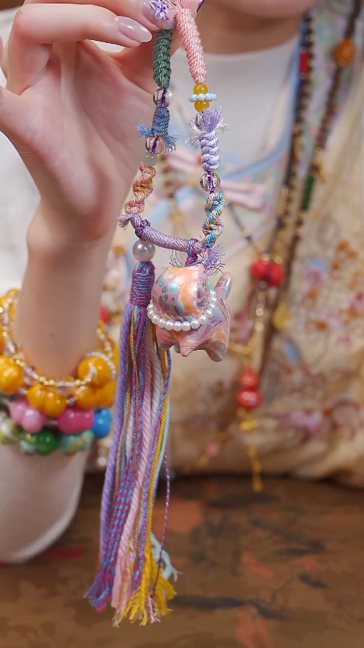 137 漆猫挂件------58