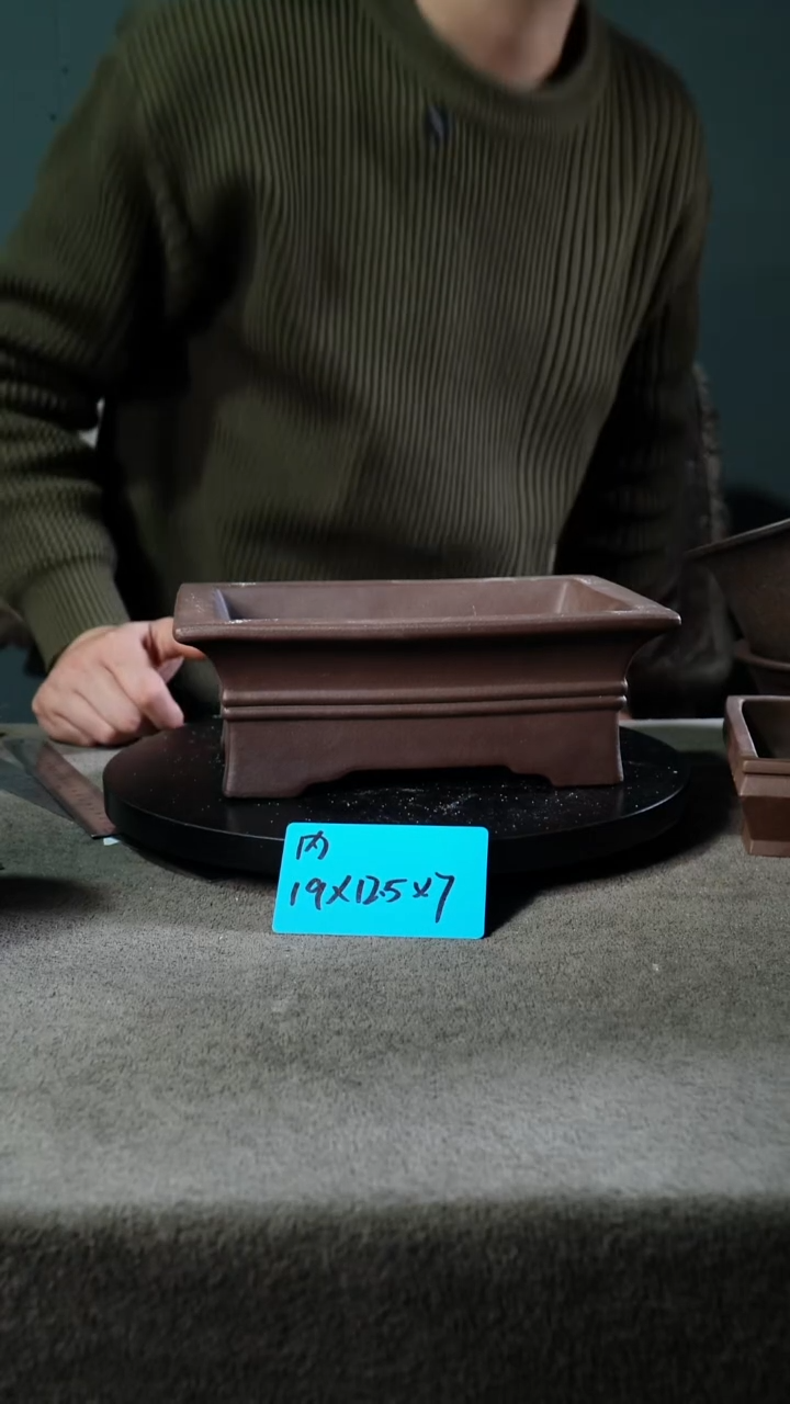 A宜兴紫砂小花盆