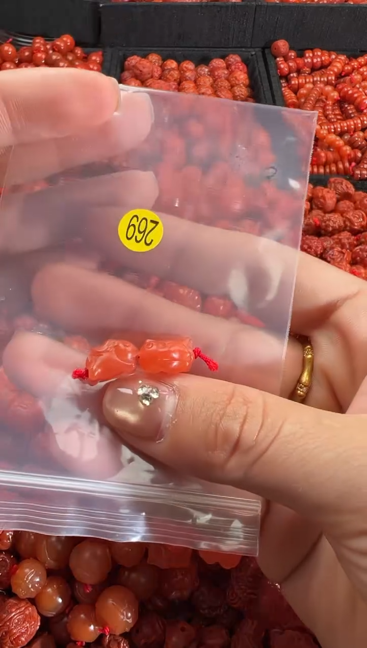 【闪购商品】南红玛瑙未镶嵌颈饰1