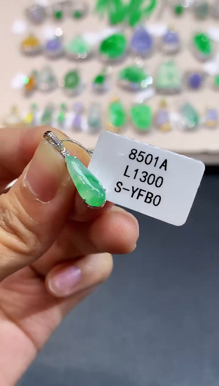 翡翠18K金镶嵌吊坠(不含链)L1300多样性发其一