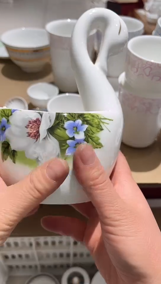 瓷天鹅1个隆达骨质瓷