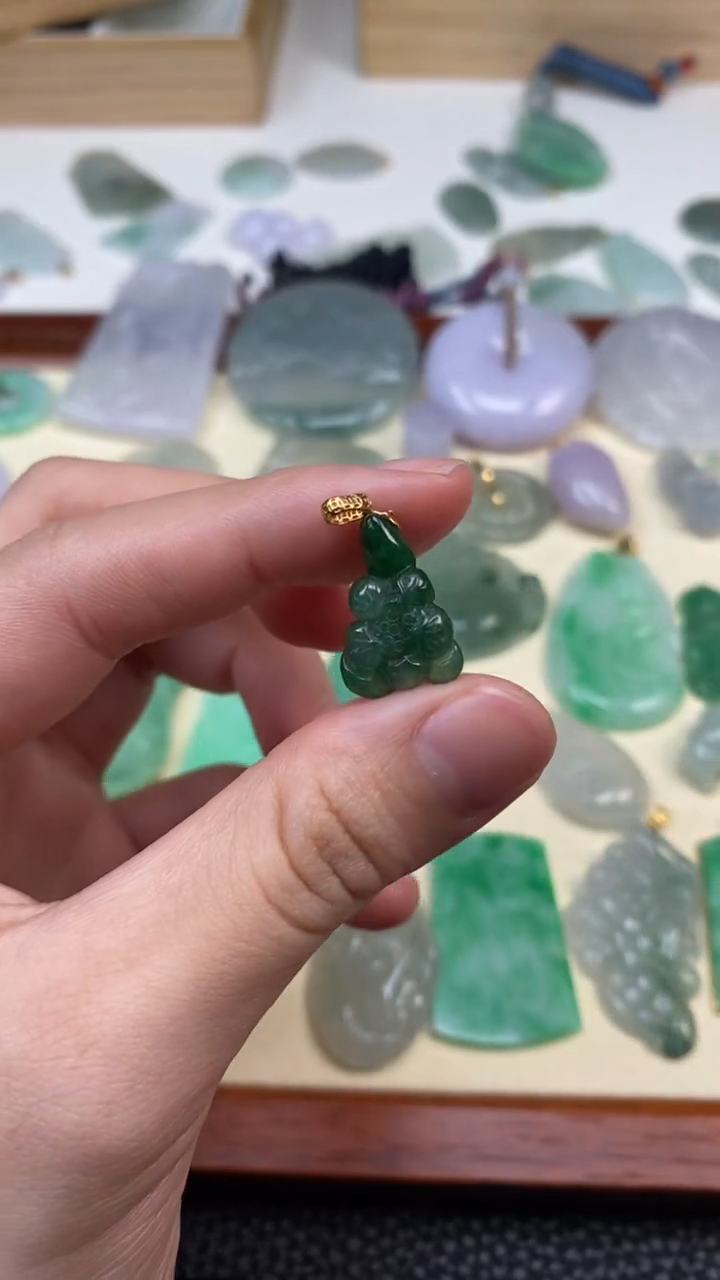 【闪购商品】翡翠挂件未镶嵌花