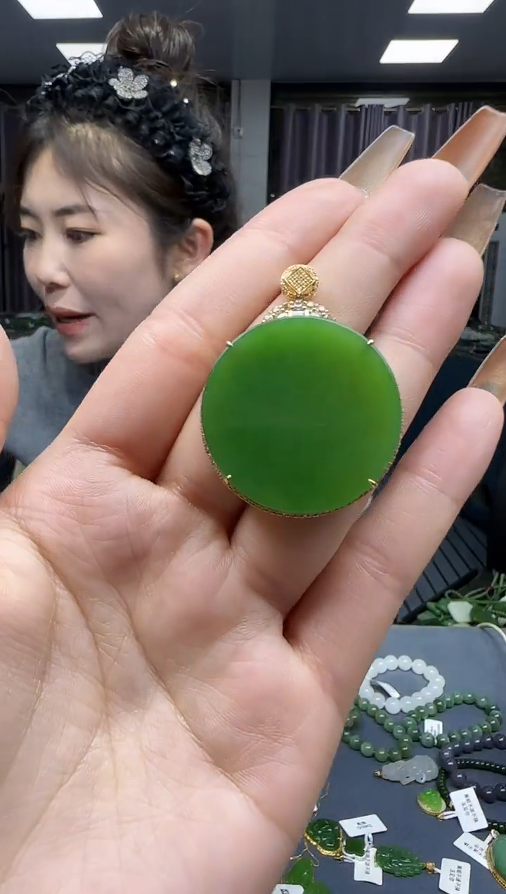 【闪购商品】和田玉挂件18K金镶嵌1