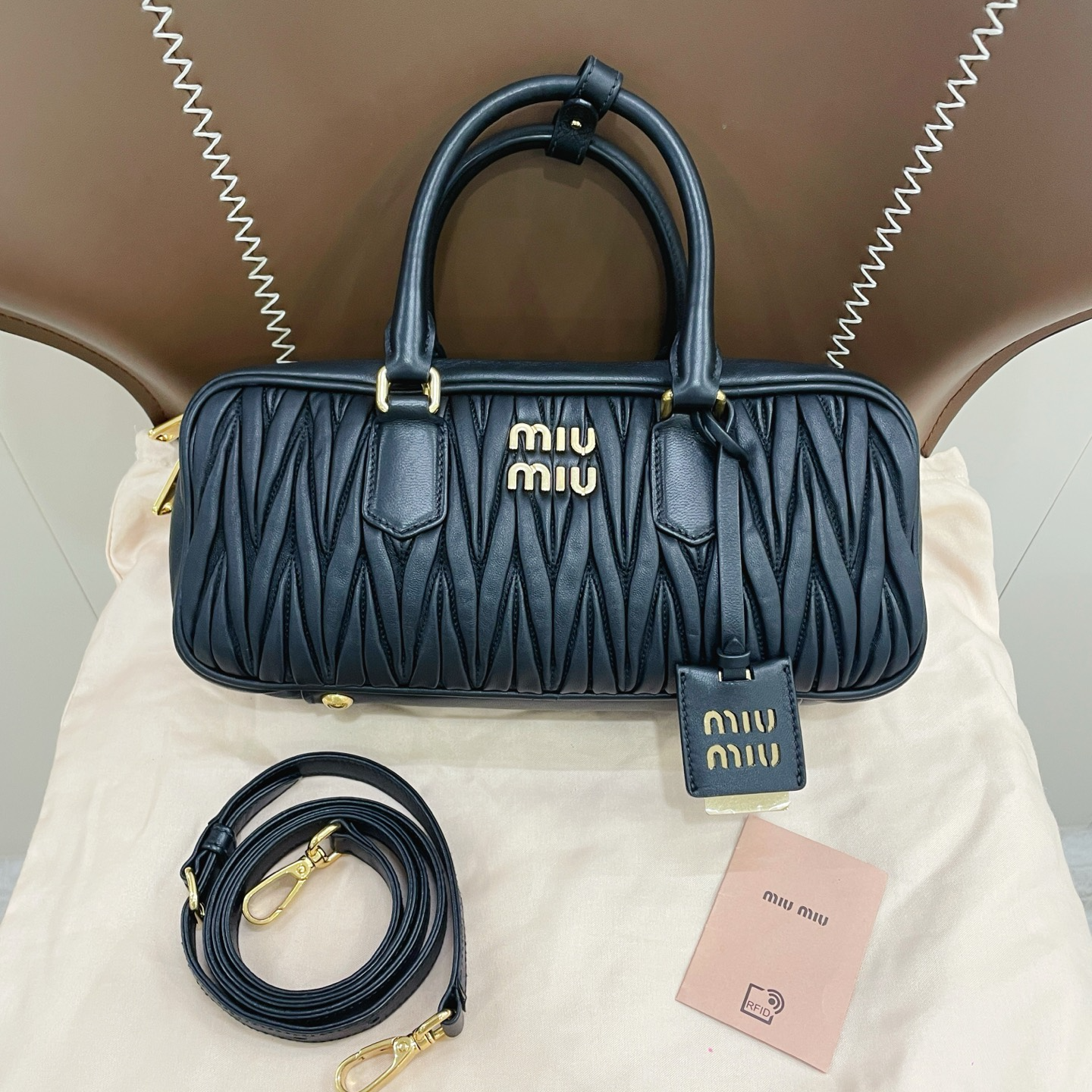 95新 MIU MIU/缪缪  Arcadie保龄球手提包