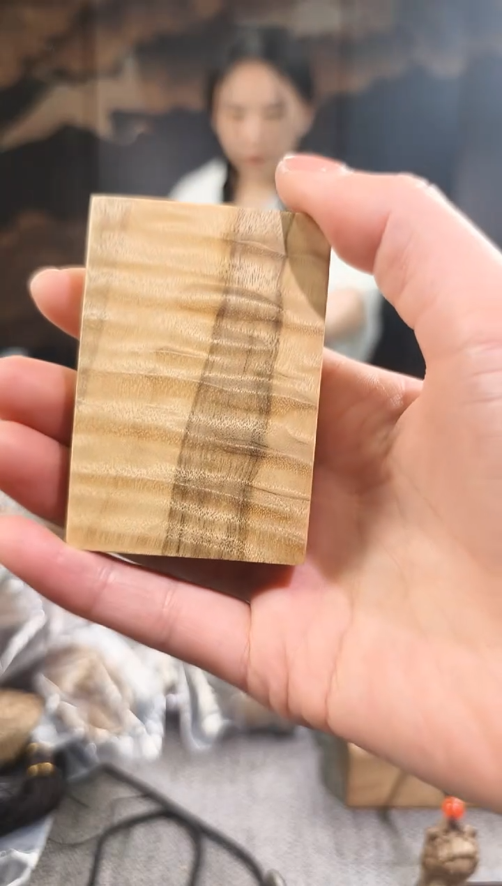 【闪购商品】金丝楠无事牌手把件