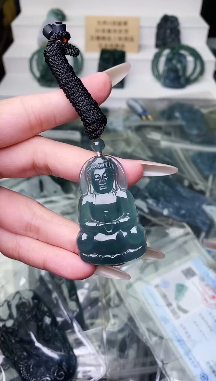 颈饰未镶嵌翡翠 