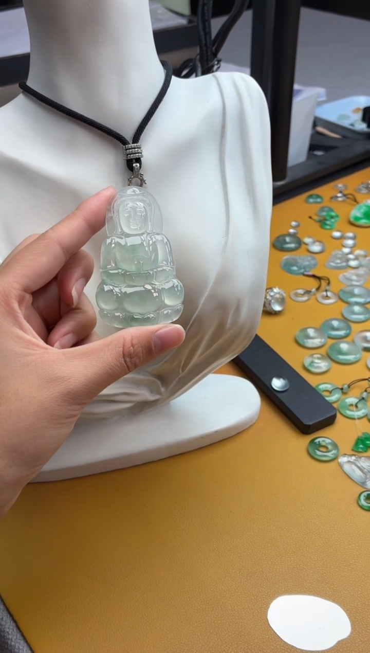 吊坠(不含链)未镶嵌翡翠38 观音 63.1 38.7 5.7