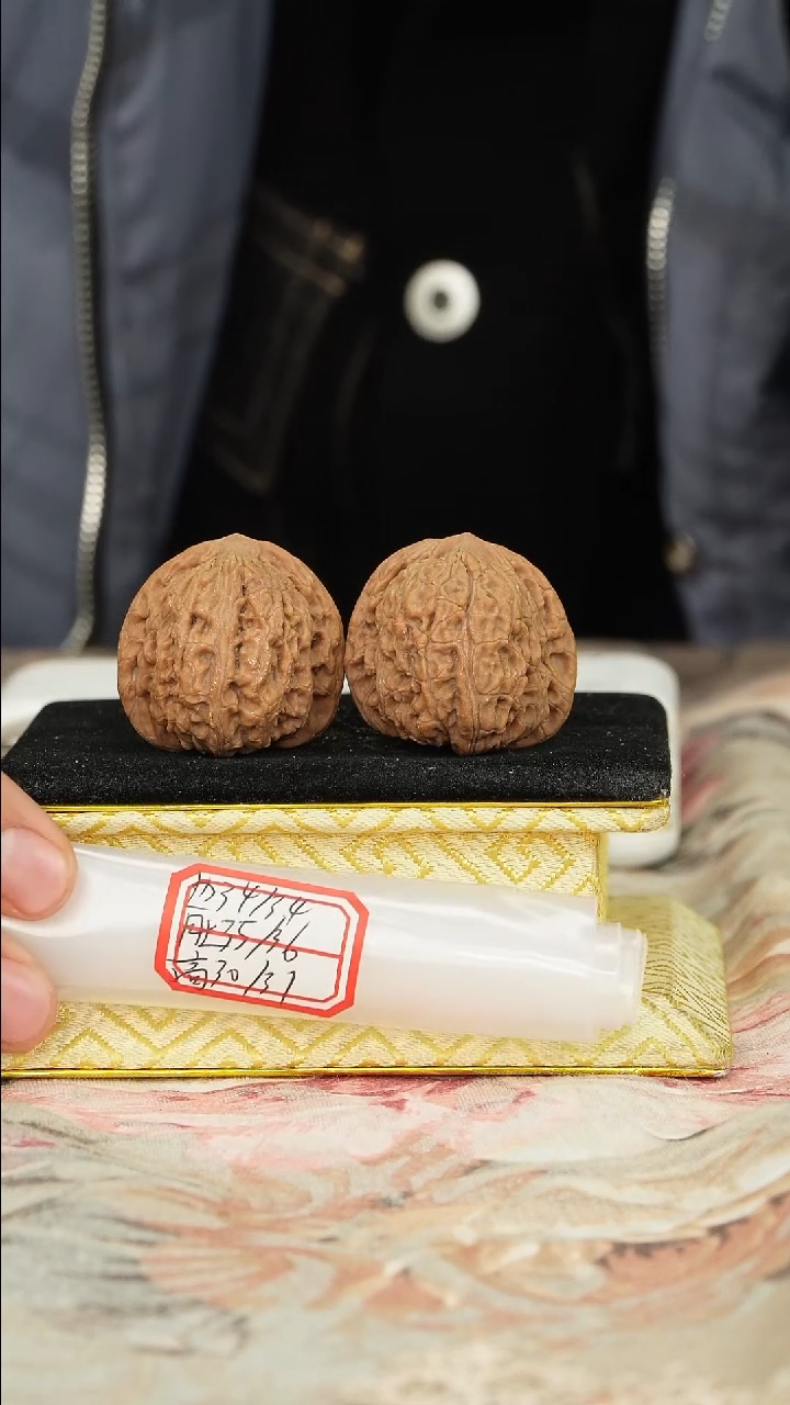 【闪购商品】文玩核桃把件密纹狮子头