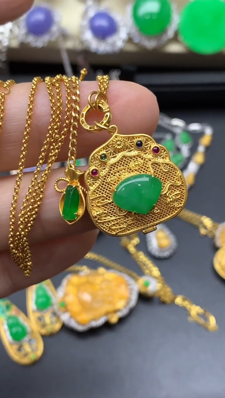 颈饰18K金镶嵌翡翠690-中国好珍宝