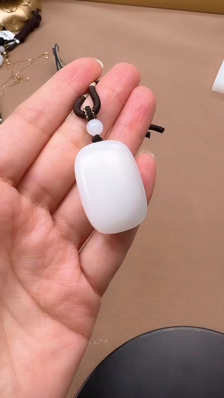 【闪购商品】和田玉吊坠未镶嵌1337面包牌