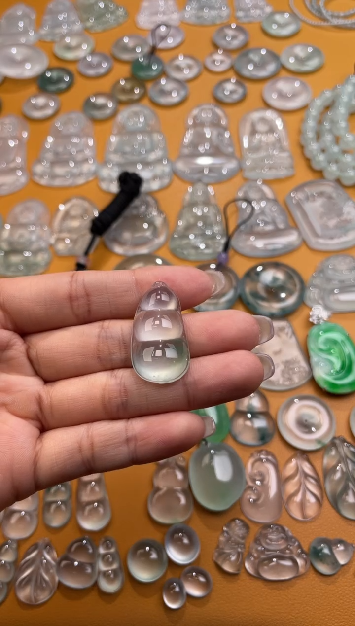 【闪购商品】翡翠吊坠(不含链)未镶嵌豆子