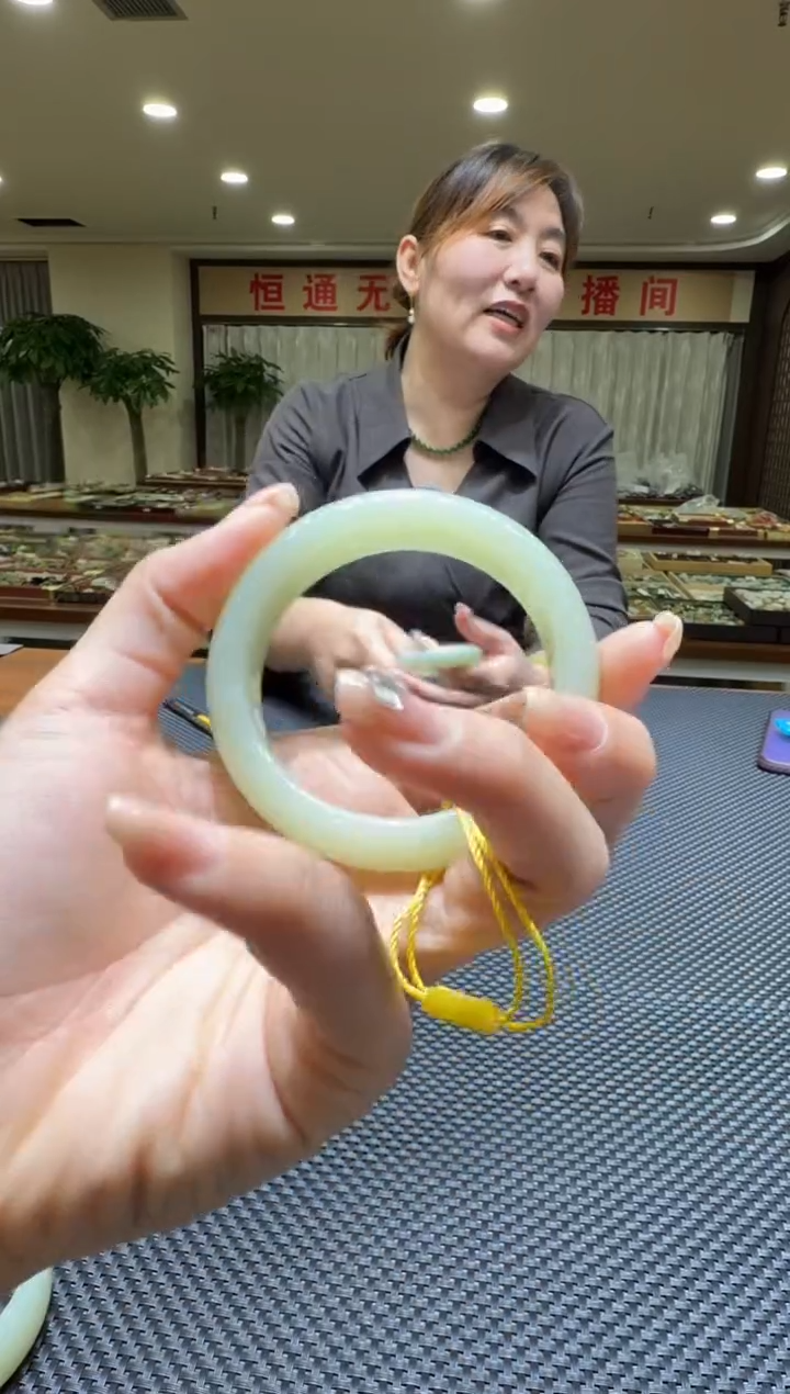 颈饰未镶嵌和田玉手镯55