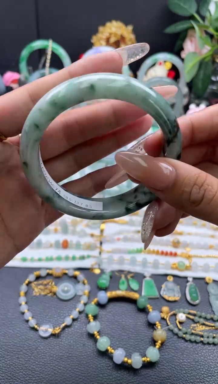 未镶嵌手镯翡翠手镯