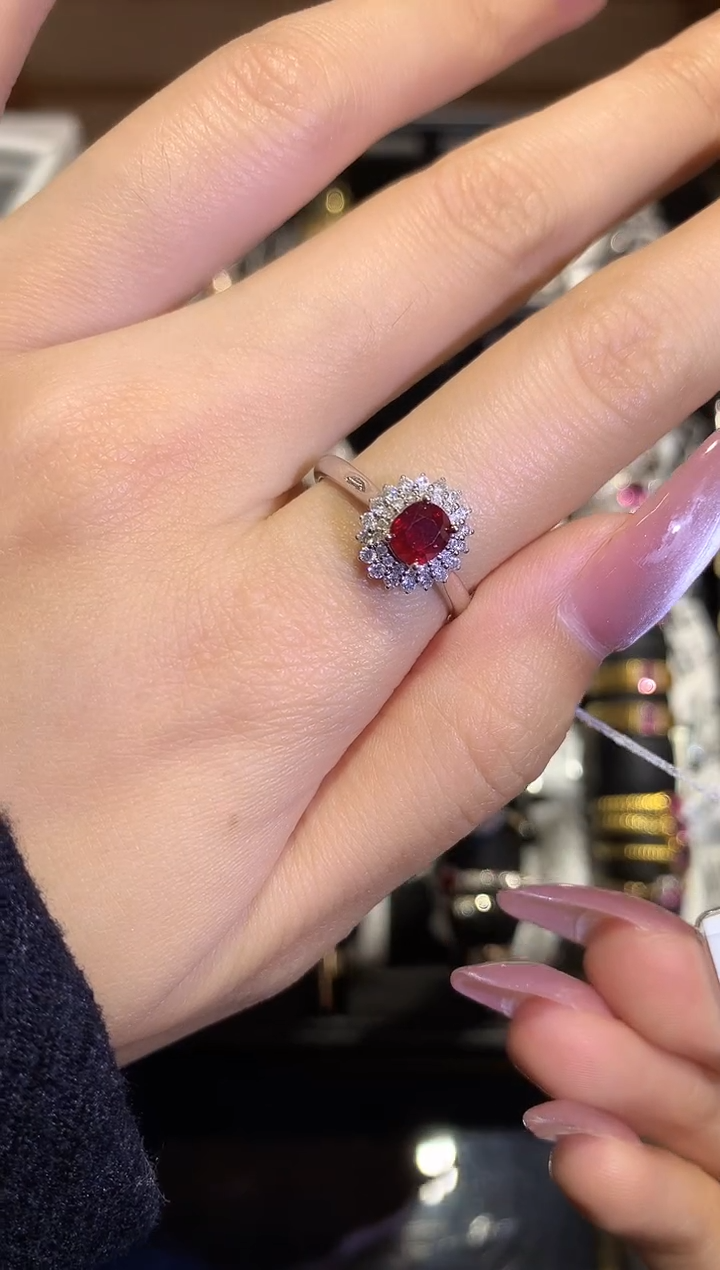 【闪购商品】红宝石戒指18K金镶嵌戒指时尚