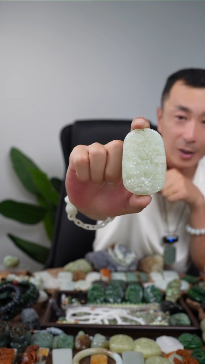 和田玉未镶嵌吊坠(不含链)山水牌