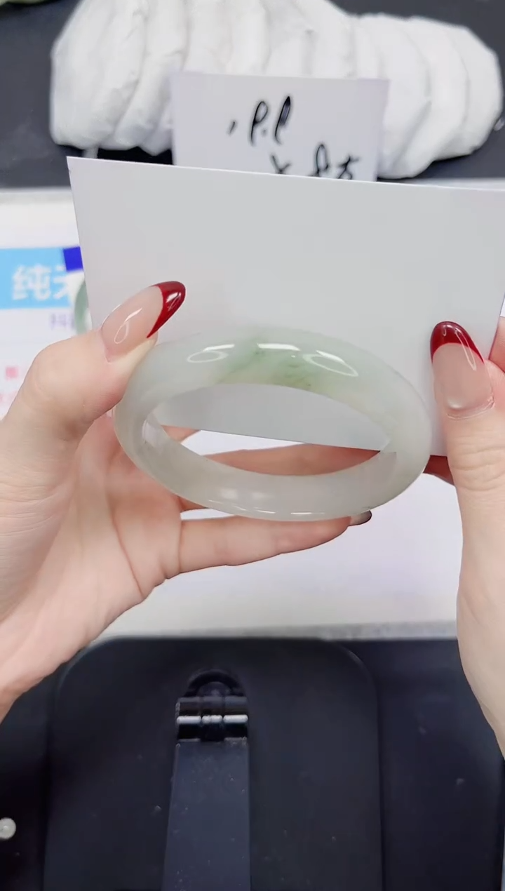 【闪购商品】石英质玉手镯未镶嵌475