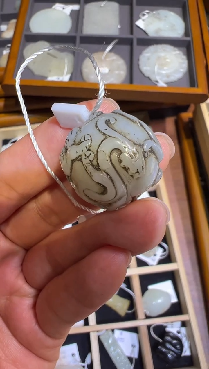 【闪购商品】和田玉XHM-592   螭龙珠