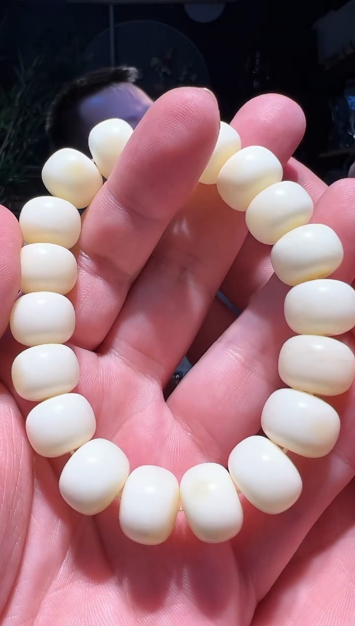 【闪购商品】蜜蜡手串未镶嵌14+白蜡手串