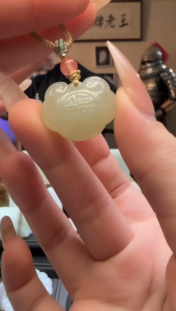【闪购商品】和田玉晴水如意锁未镶嵌吊坠