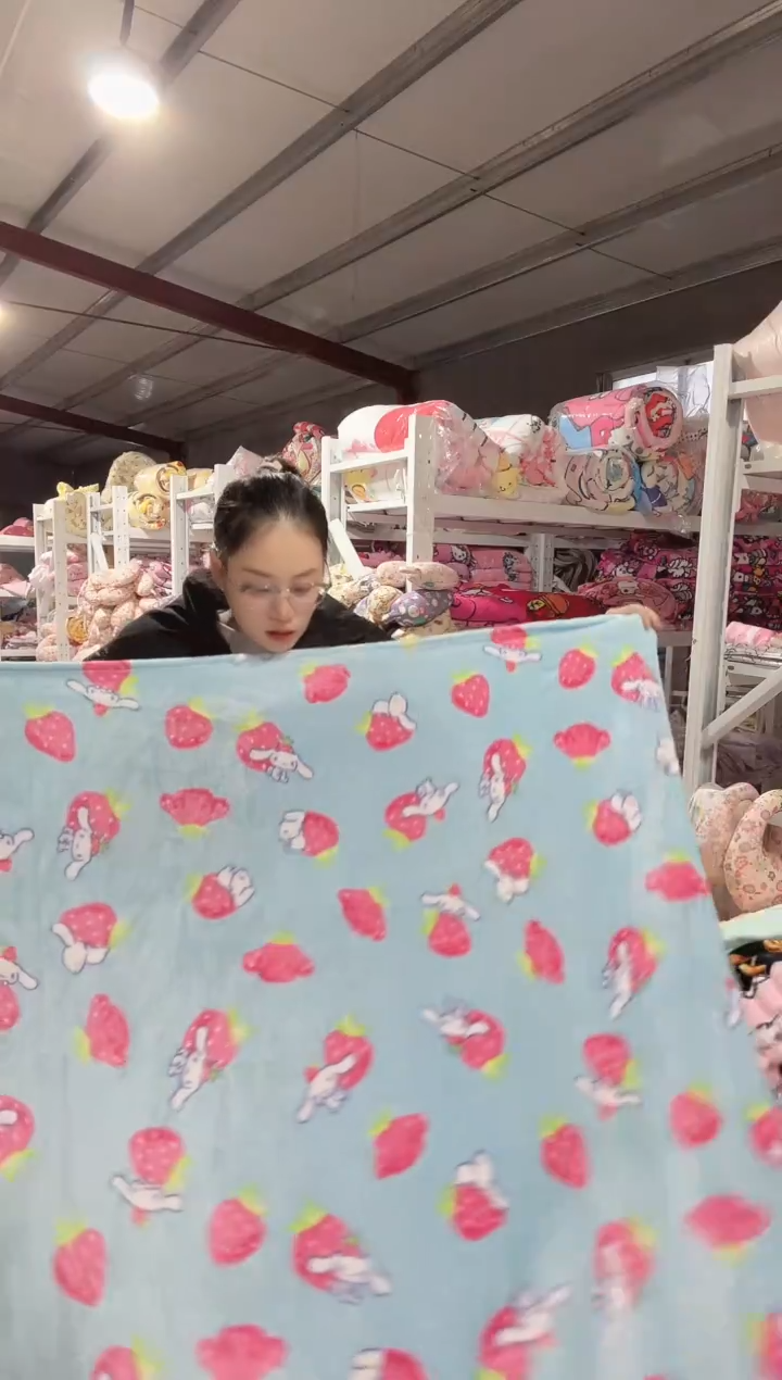 满35包邮  瑕疵  130*150左右绒毯子  