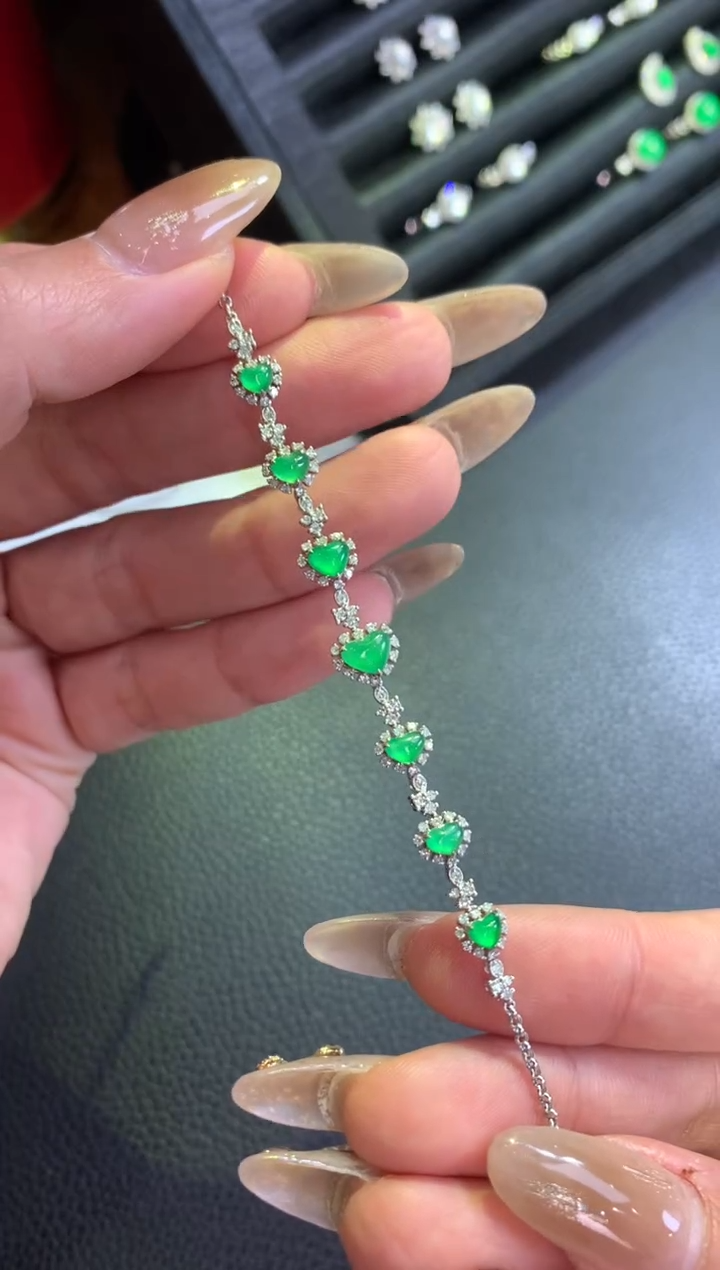 【闪购商品】翡翠手链18K金镶嵌绿爱心手链