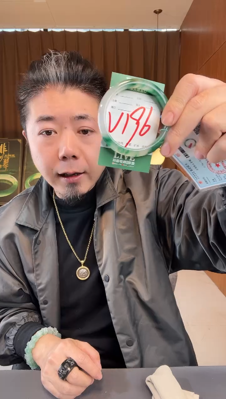 【闪购商品】石英质玉手镯未镶嵌非洲翠