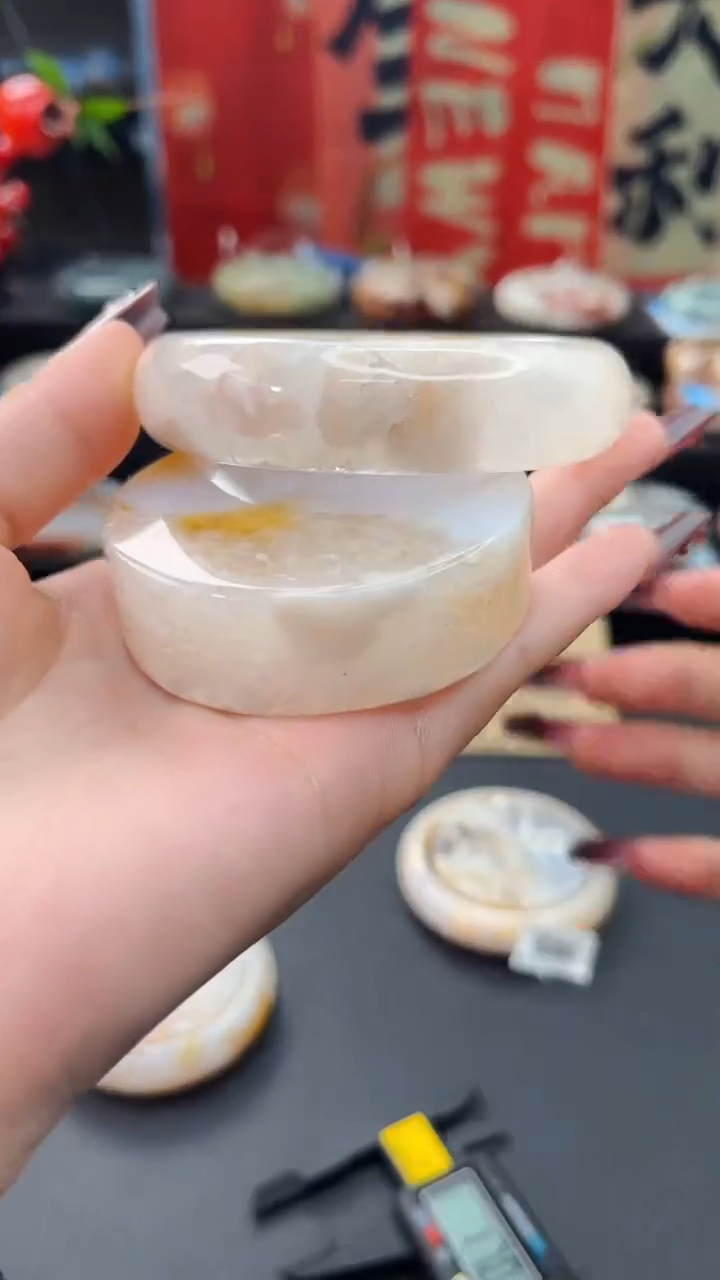 【闪购商品】石英质玉手镯未镶嵌赠送镯心（60圈口）无证书