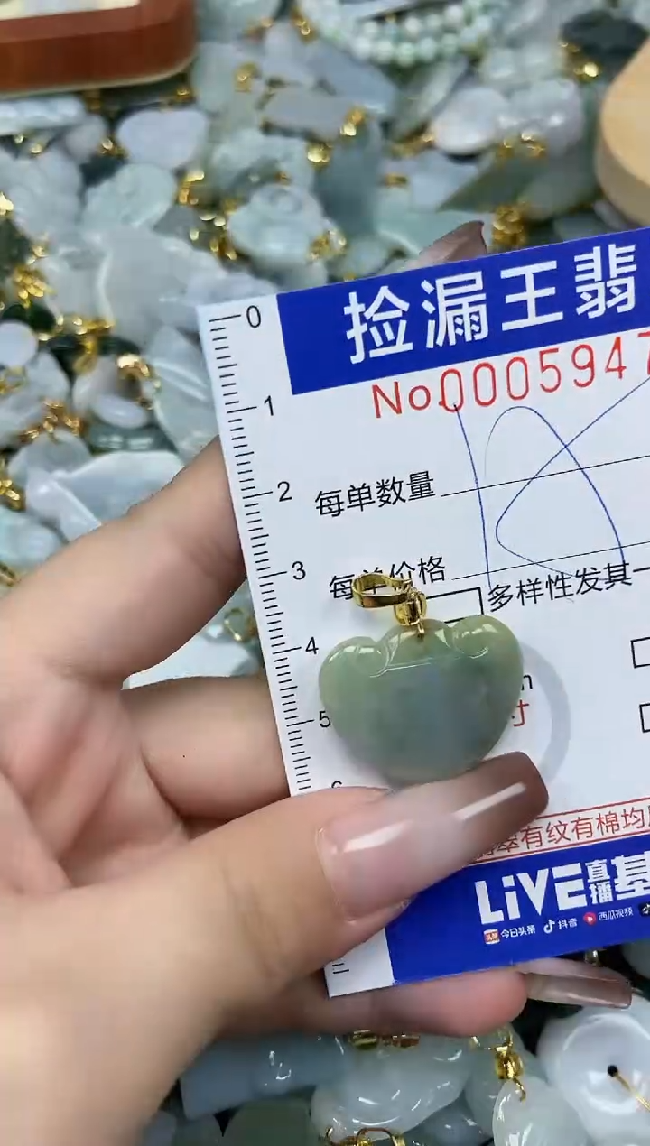 翡翠未镶嵌颈饰天然A货翡翠