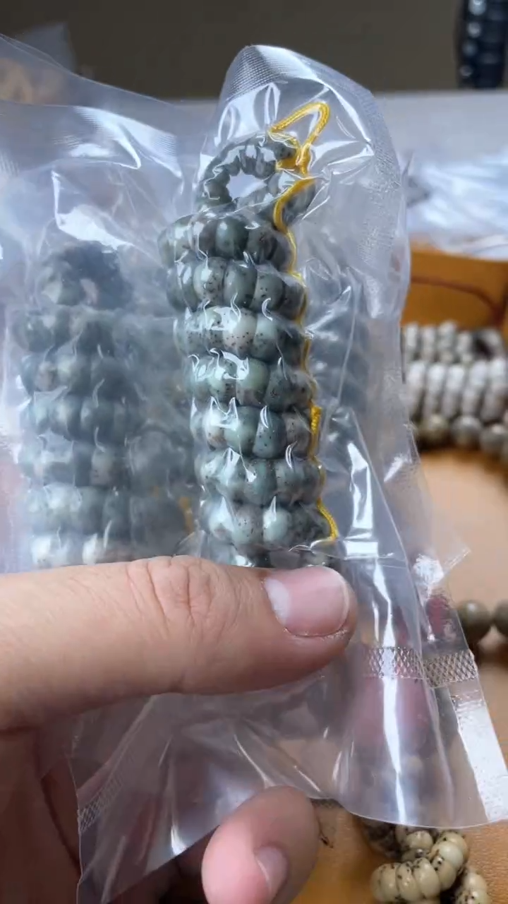 【闪购商品】星月菩提手串海南星月菩提石玉料卡8蒜瓣大肠（满绿）