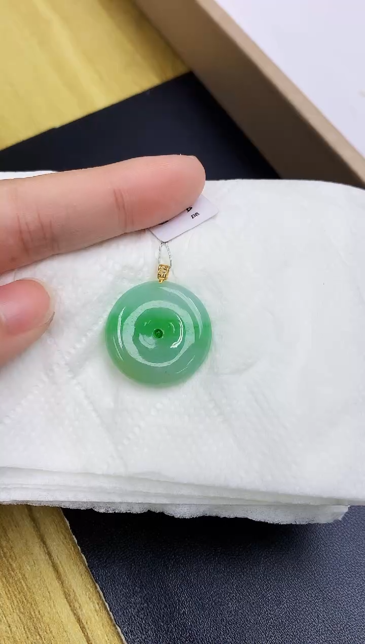 颈饰18K金镶嵌翡翠天然A货