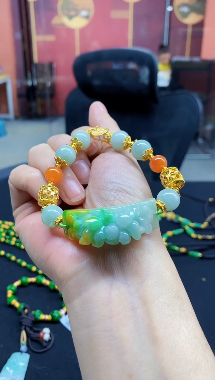 颈饰未镶嵌翡翠手牌