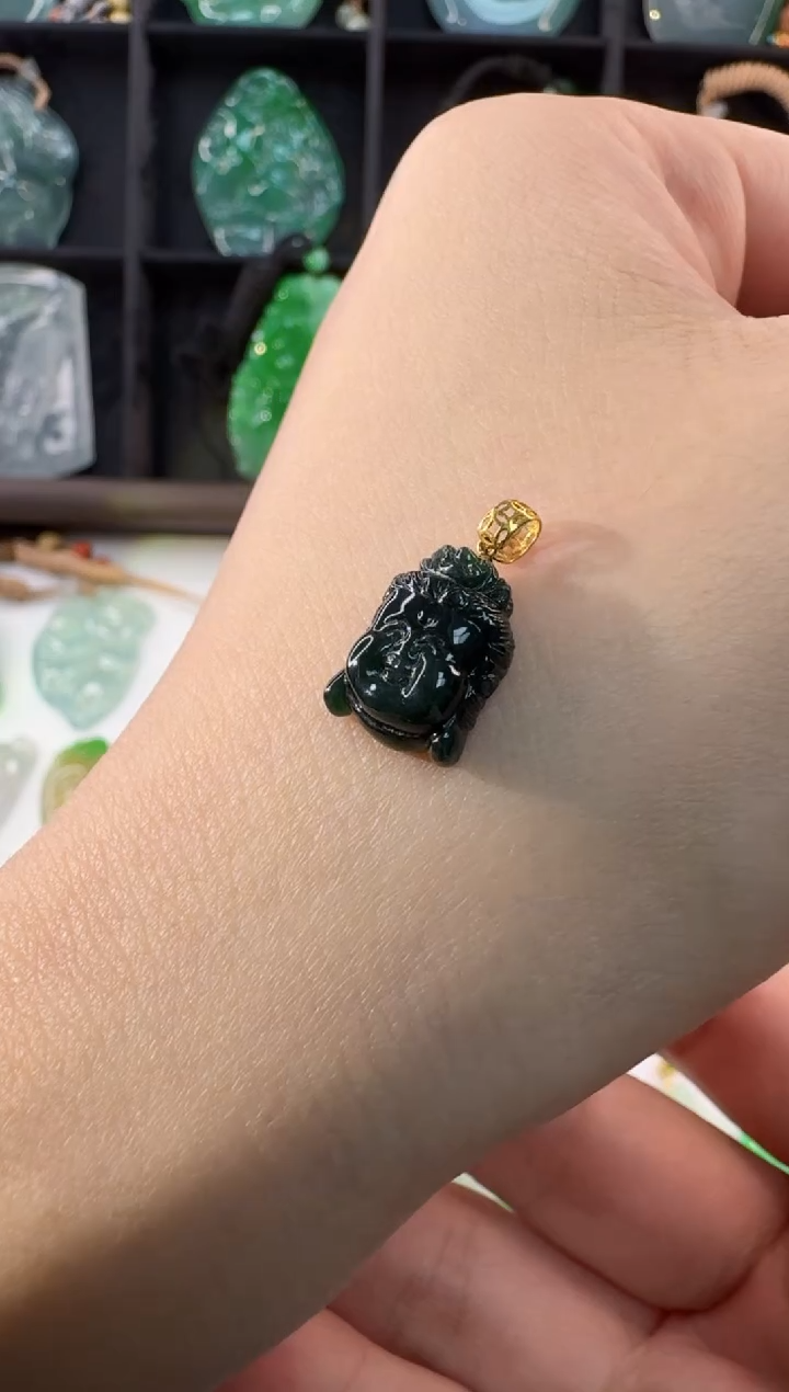 颈饰18K金镶嵌翡翠缅甸A货翡翠