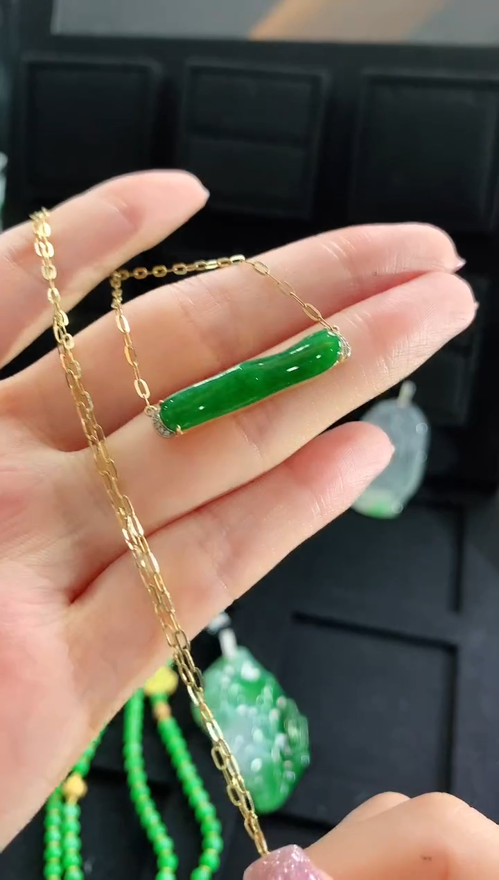 【闪购商品】翡翠颈饰18K金镶嵌吊坠