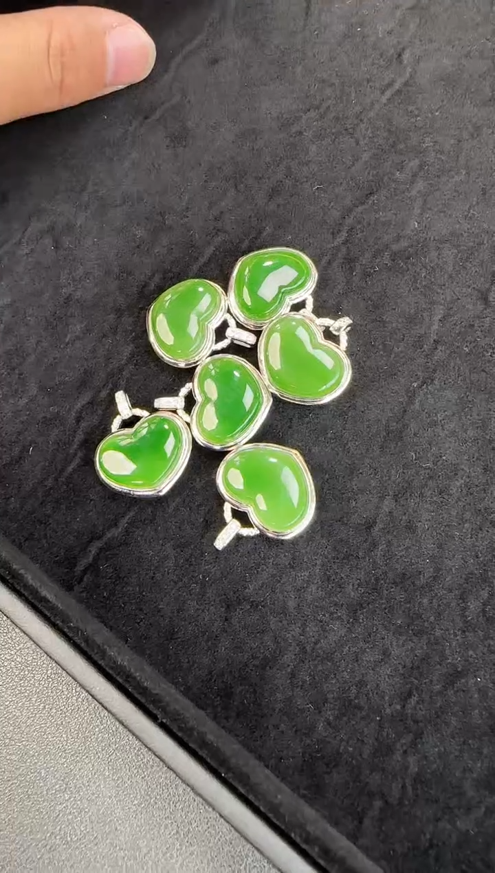 【闪购商品】颈饰银S925镶嵌和田玉苹果绿爱心多样性发一