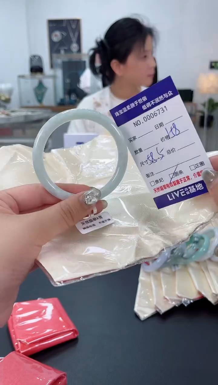 【闪购商品】翡翠手镯未镶嵌天然翡翠A货