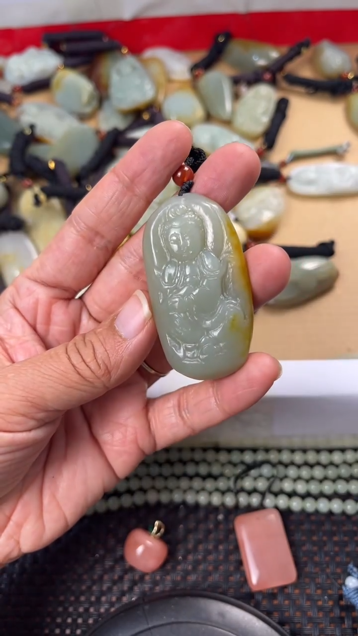 【闪购商品】和田玉颈饰未镶嵌多样性发货没有证书拍一发一有瑕