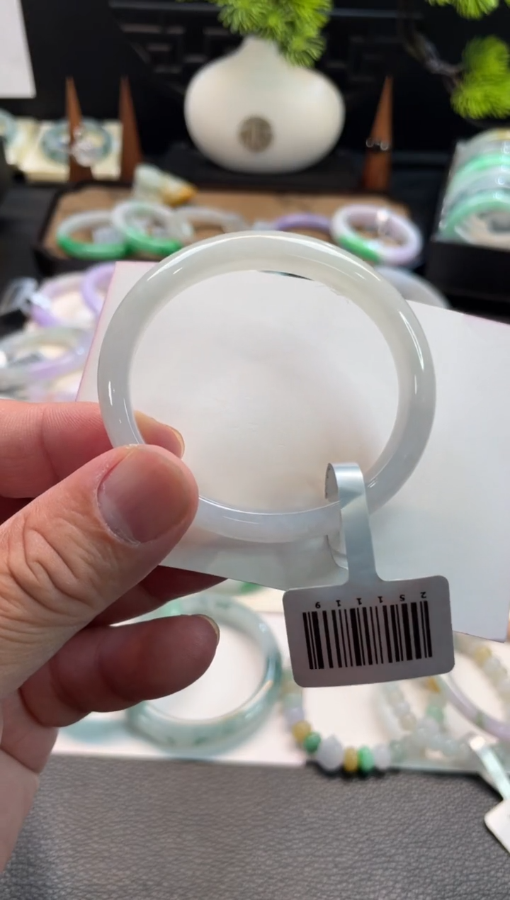 未镶嵌手镯翡翠35号链接 有纹裂 53贵妃