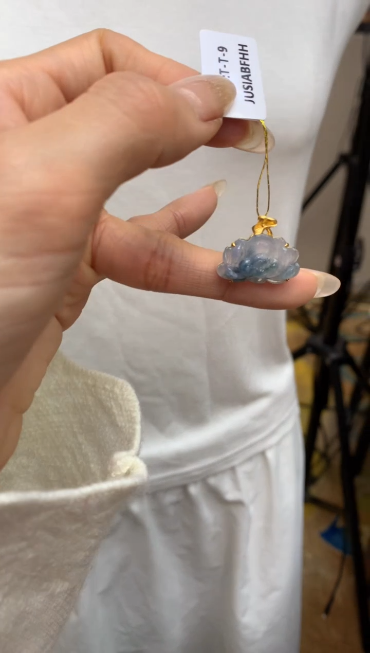 【闪购商品】翡翠颈饰18K金镶嵌莲花