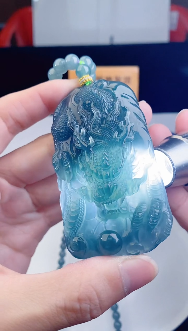 颈饰未镶嵌翡翠·