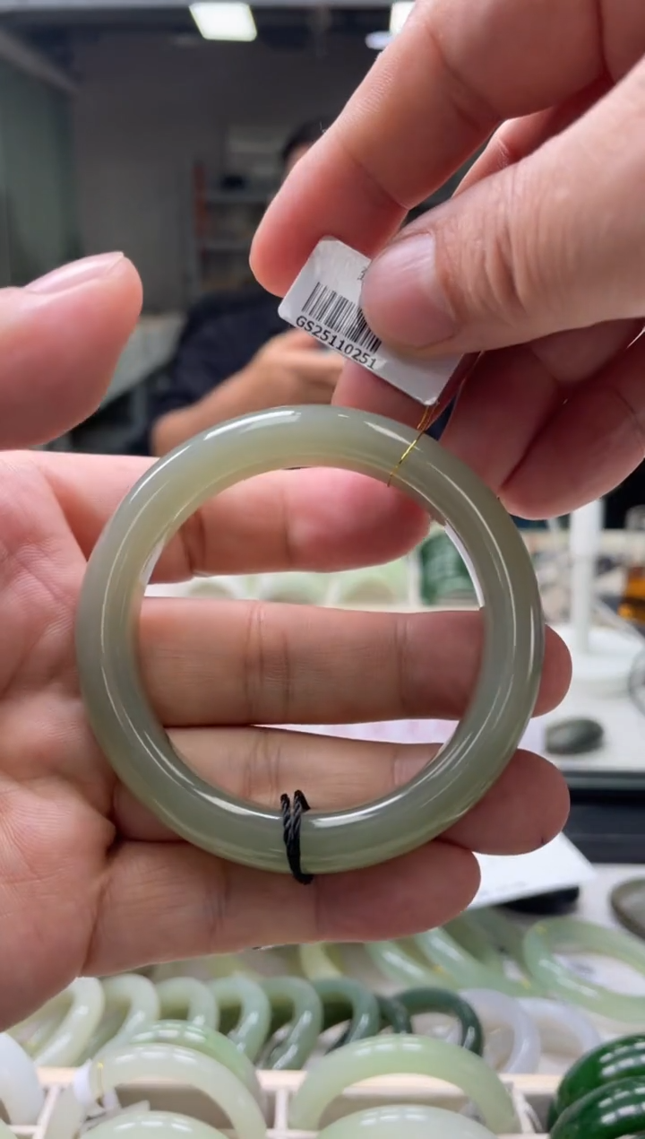 【闪购商品】和田玉手镯未镶嵌编码 0251圈口54-55