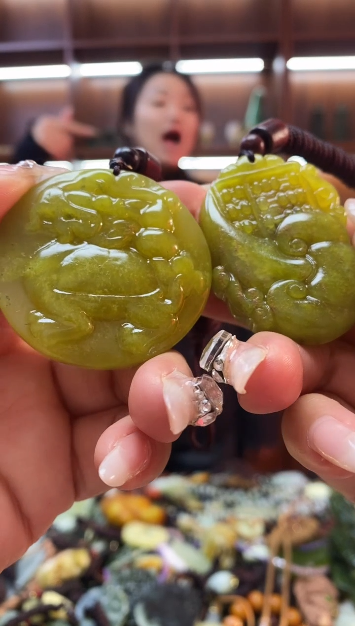 未镶嵌岫玉吊坠拍一发二