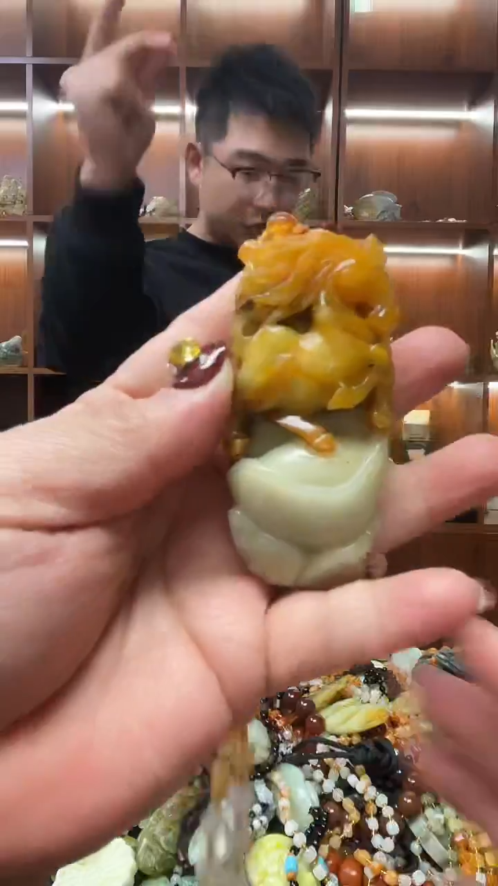 未镶嵌蛇纹石玉吊坠     