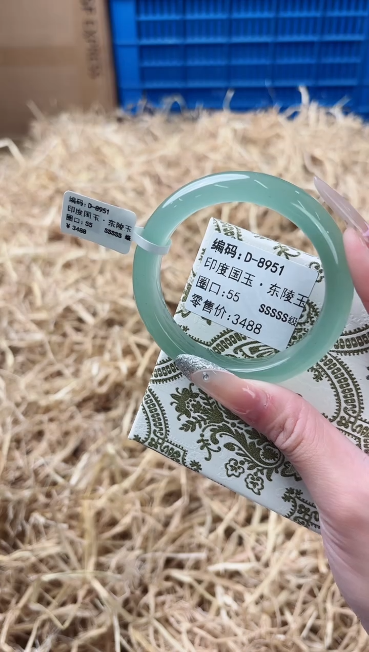 未镶嵌手镯石英质玉D-8951