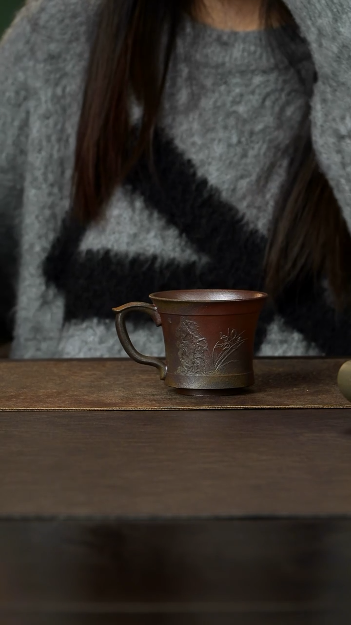 茶杯紫砂杯研所柴烧马蹄杯 兰石图 本色泥绘 天青泥柴烧 130cc  
