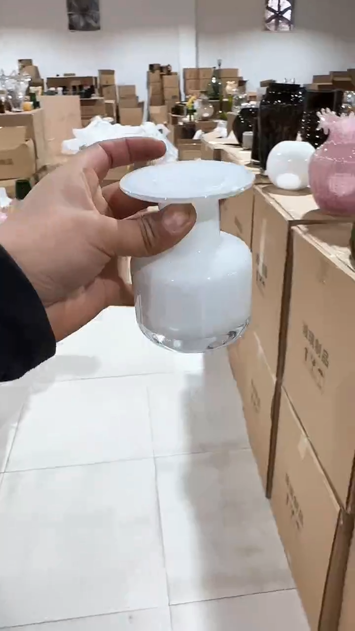 【闪购商品】玻璃白色香薰瓶