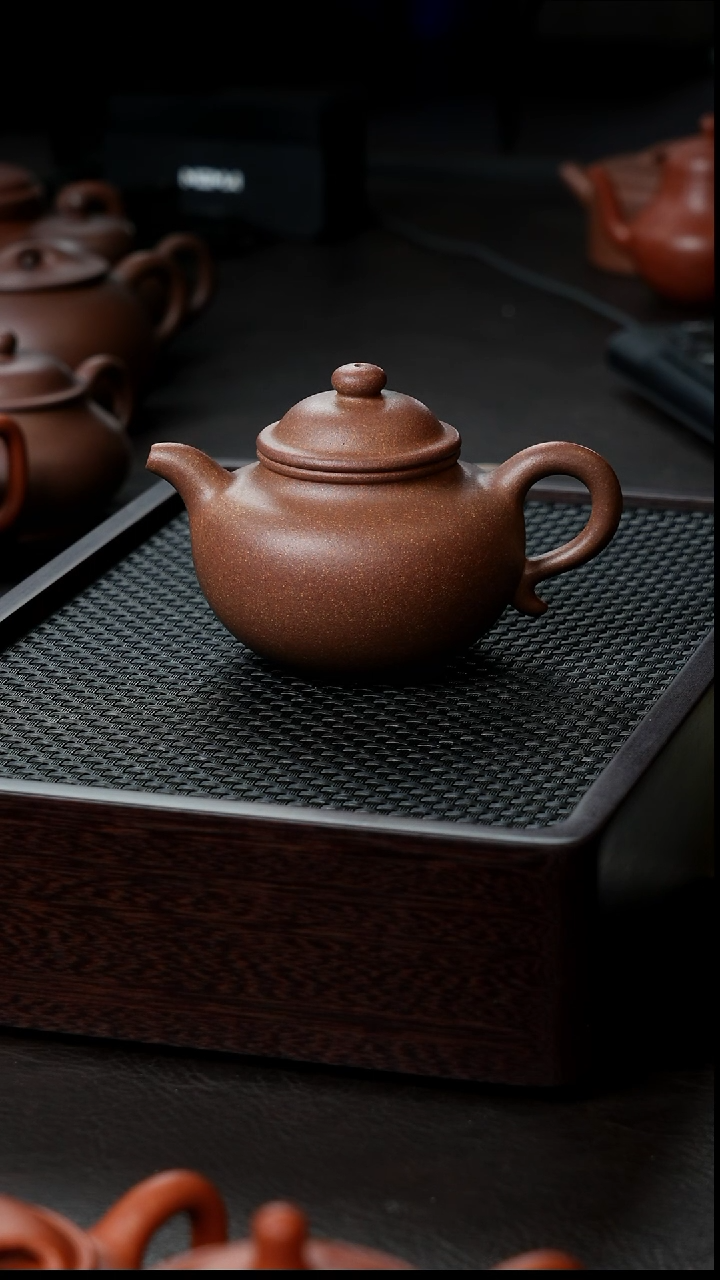 茶壶紫砂团泥共生半手190莲子      微瑕