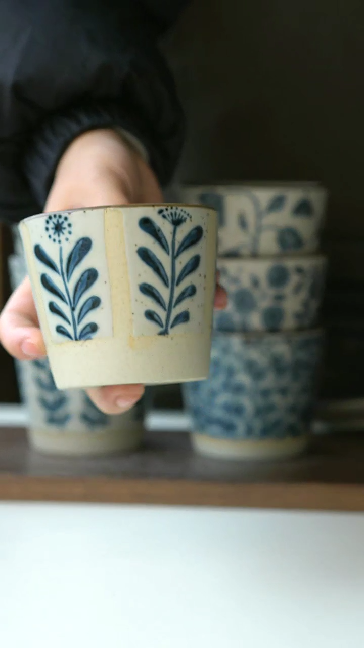 【闪购商品】陶瓷手绘百草花猪口杯@4-2@