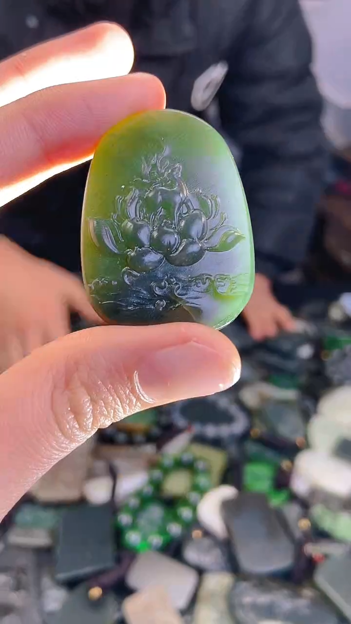 颈饰未镶嵌和田玉1