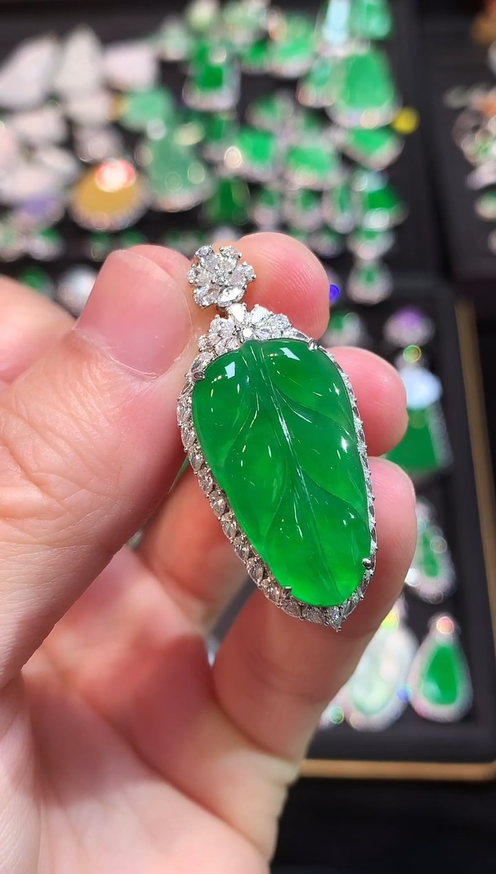 吊坠(赠链)18K金镶嵌翡翠高冰正阳满绿树叶吊坠