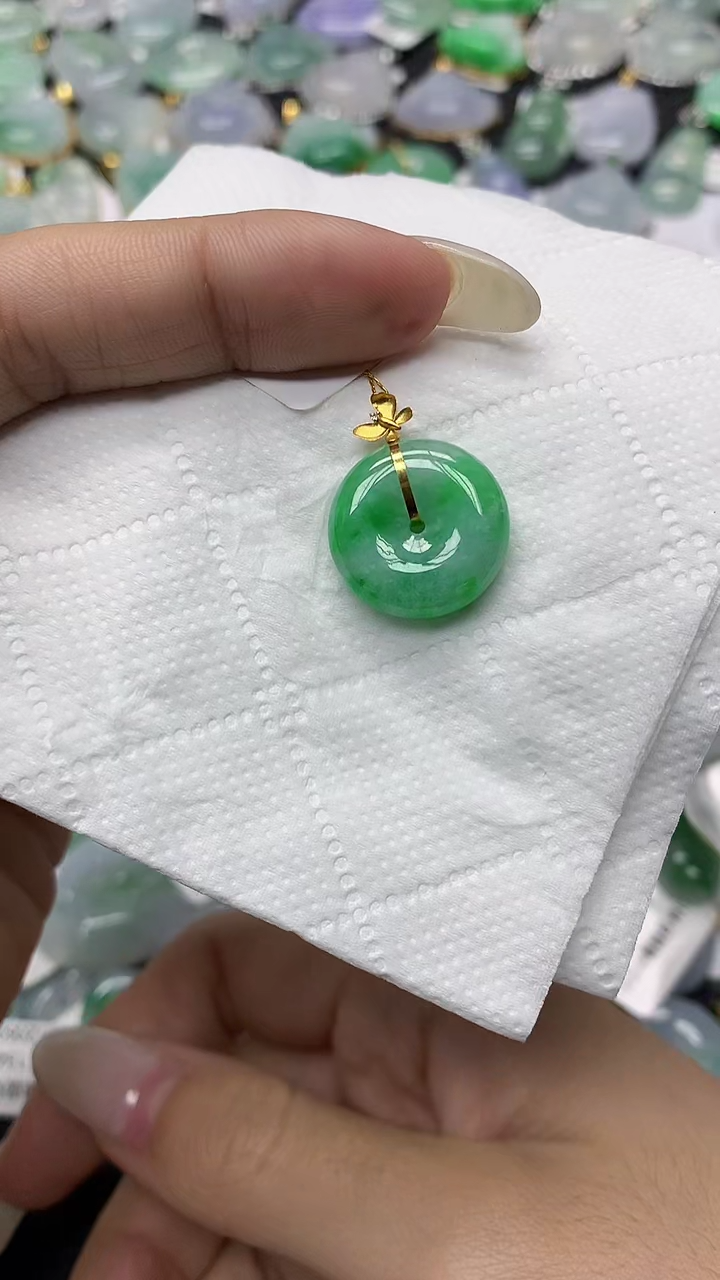 颈饰18K金镶嵌翡翠11111111111